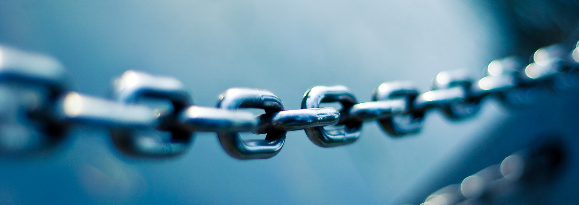 Tilt shift lens photo of stainless steel chain